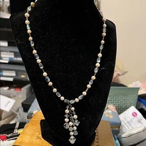 Elegant Pearl and Crystal Necklace